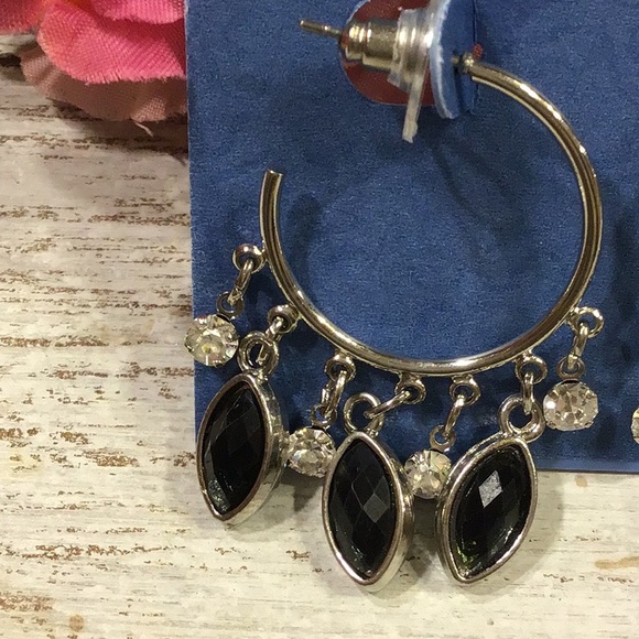 Simple Vera Hoops - Picture 2 of 6